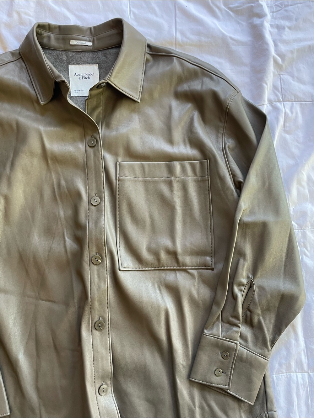 Abercrombie & Fitch Women’s Olive Button-Down Shirt Size Medium Oversized - Picture 2 of 3